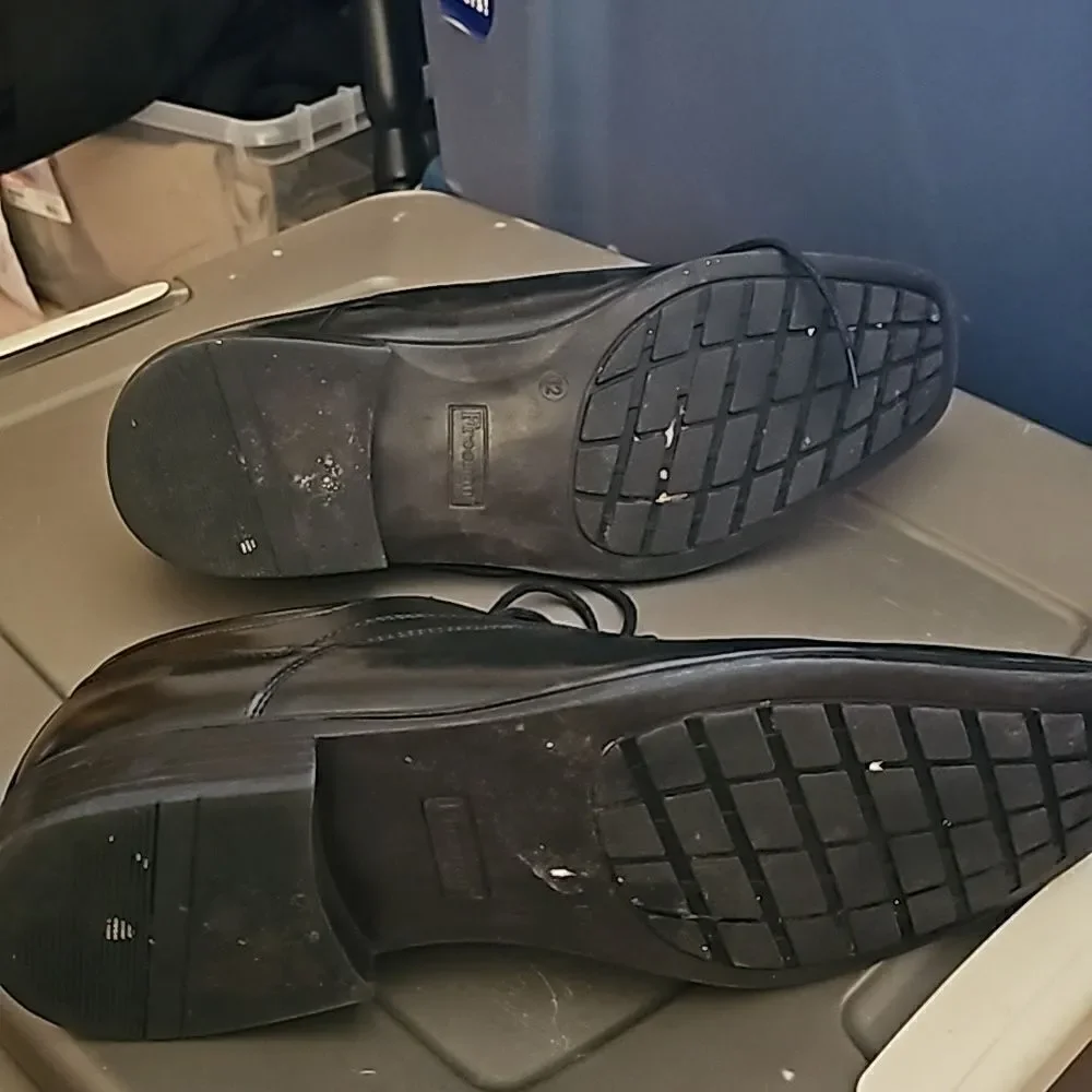 Men's Black dress shoes. Freeman Colter size 12M